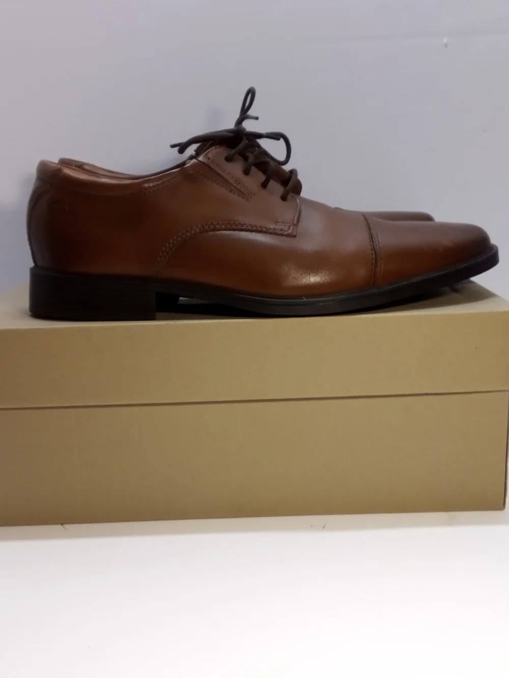 Clarks Tan-Brown Leather Derby Oxfords Men's size 9 1/2.